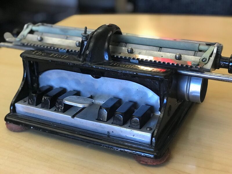 a older black typewriter of some sort