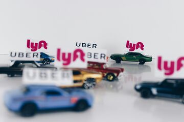 Toy cars with Uber and Lyft signs