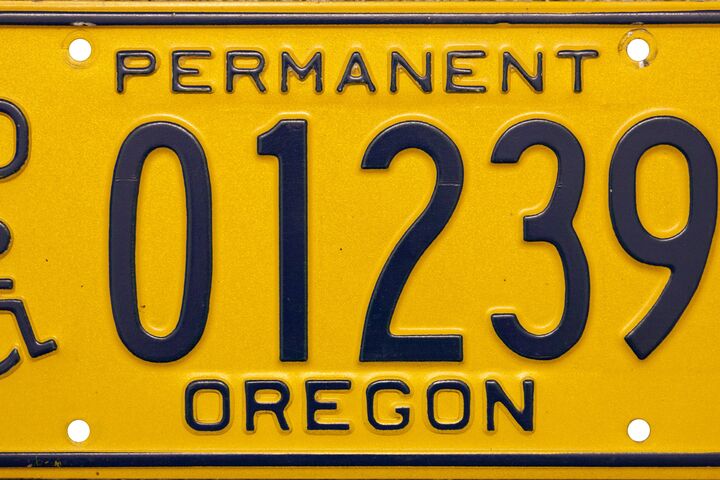 yellow license plate for permanently disabled veteran from the state of Oregon