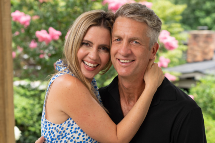 Kim and Penn Holderness share a sweet moment.